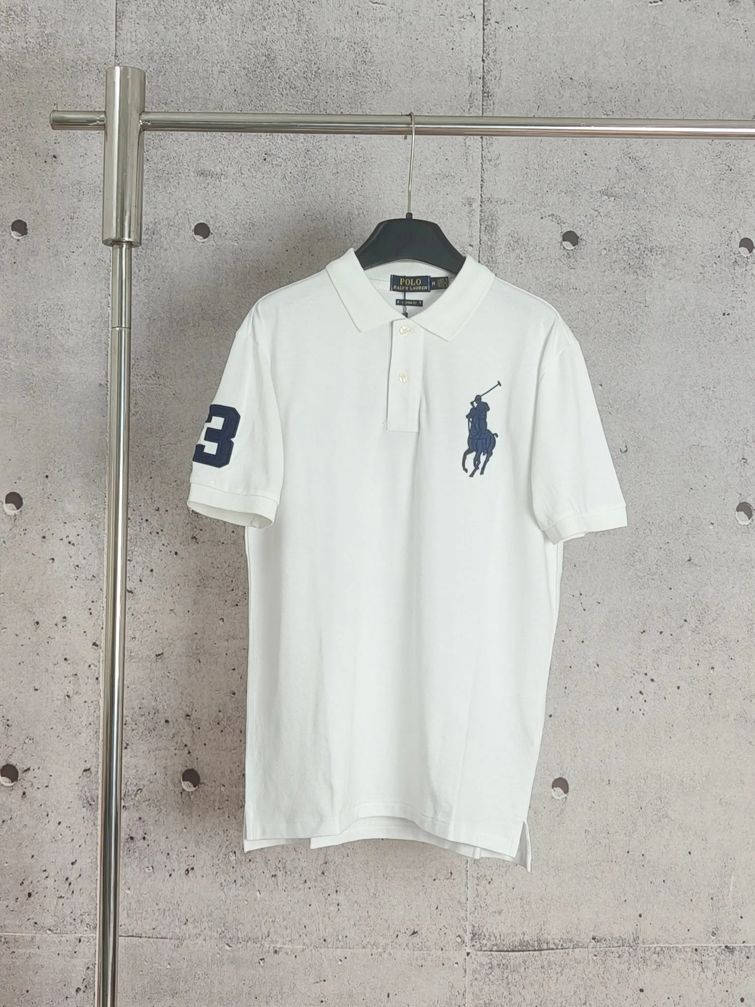 P180 Ralph Lauren large embroidered polo shirt with lapel and short sleeves. High-end quality. Complete with three labels, comfortable and breathable, classic and simple, exquisite and fashionable. The details show high-end quality. Color: black, white, gray, navy. Size: M-XXL